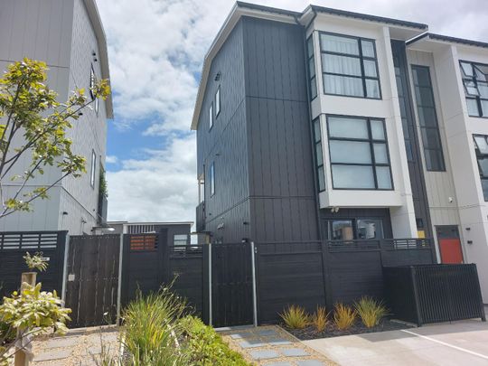 Radiant abode on Raranga - Photo 1