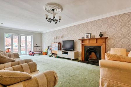 4 bedroom House To Let - Photo 4