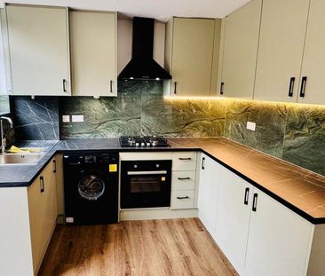 4 bedroom detached house to rent - Photo 2