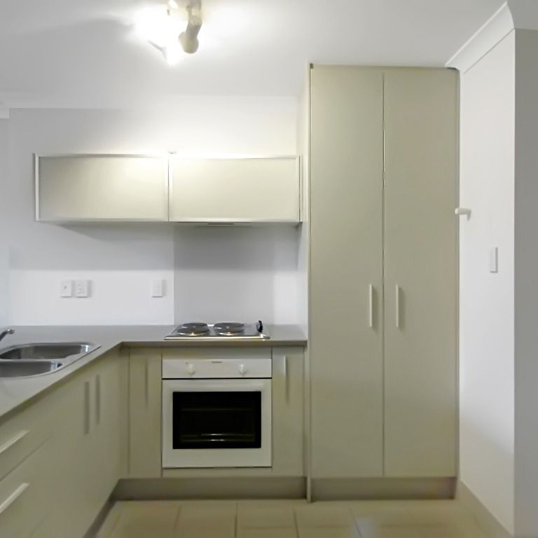 Spacious 2-Bedroom Unit in Onehunga - Photo 1
