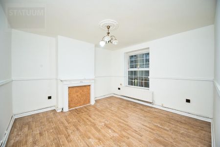 3 bedroom flat to rent - Photo 2