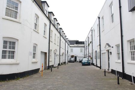 1 bedroom mews to rent - Photo 2