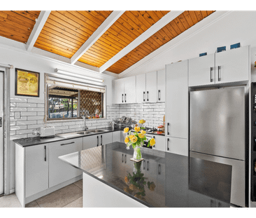 25 Enford Street, Hillcrest, Qld 4118 - Photo 2