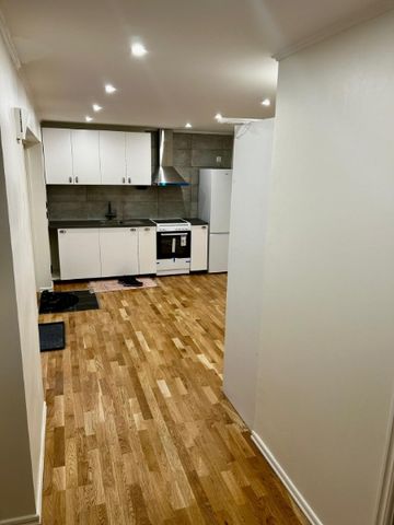 Ljus och välplanerad 1 rum i Tumba, nära natur och bra kommunikationer! - Photo 2