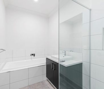 Contemporary living at a convenient location - Photo 5