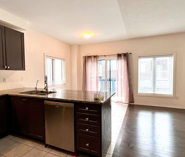 For Lease - 83 Tango Crescent, Newmarket, Ontario - Photo 4