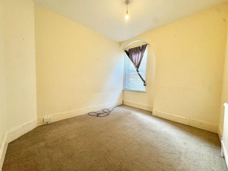 4 bedroom semi-detached house to rent - Photo 5