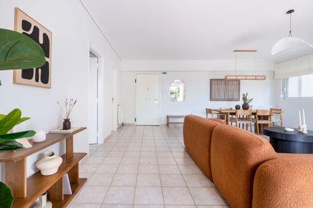 Agia Paraskevi 3BR Courtyard Apartment - Φωτογραφία 5