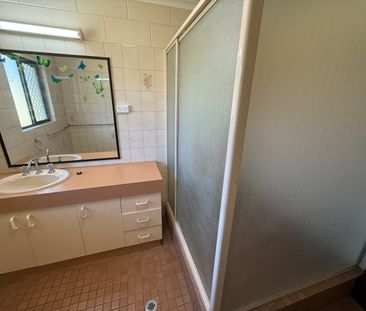 THREE BEDROOM HOME CLOSE TO SCHOOLS! - Photo 3