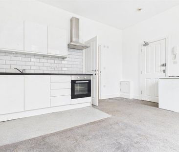 Property to rent - Photo 2