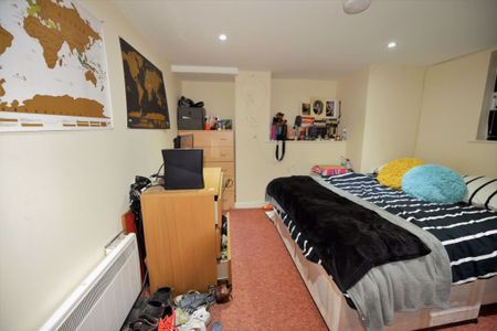 1 bedroom Flat in The Village Street, Leeds - Photo 2