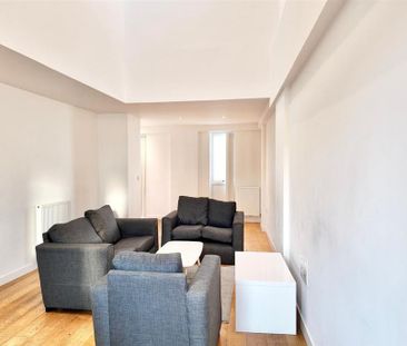 1 bedroom in a flat share to rent - Photo 2