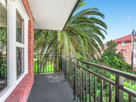 Charming 2-Bedroom Apartment in Vibrant Manly - Prime Location, Modern Amenities, and Convenient Lifestyle! - Photo 4