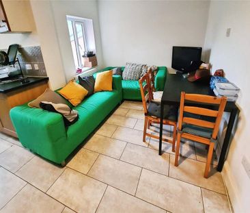 6 bedroom semi-detached house to rent - Photo 1