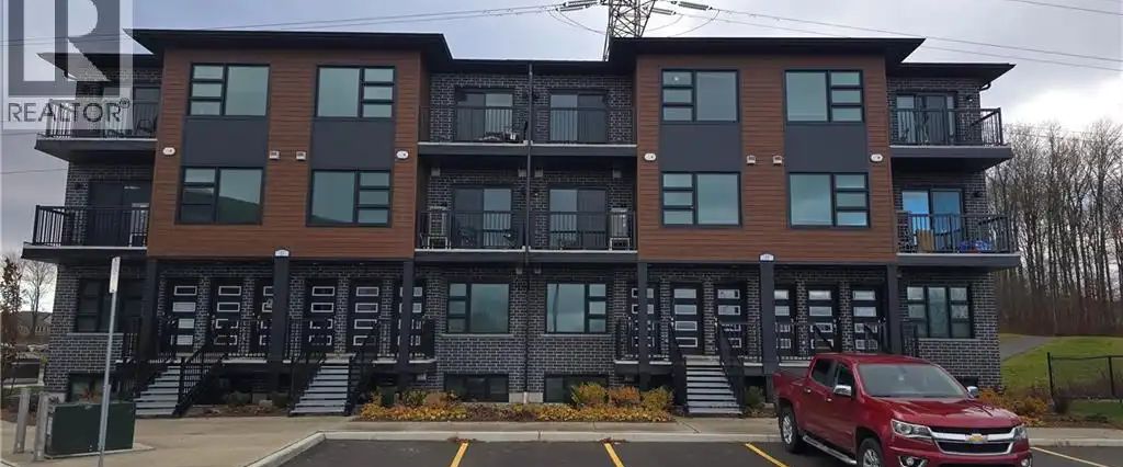 118 GRAVEL RIDGE Trail Unit# E10 — 3 Bedroom - Photo 1