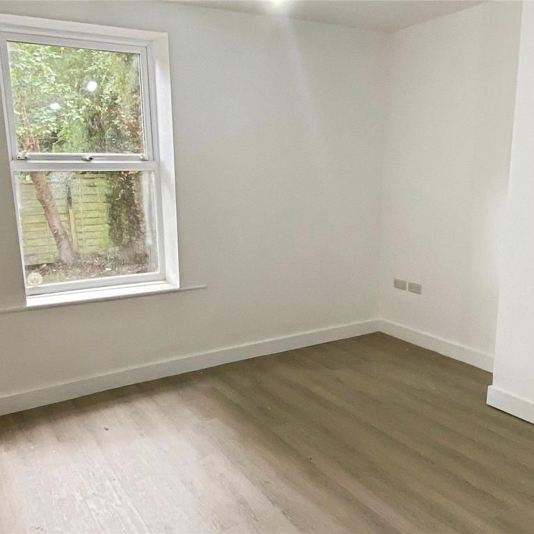 2 bedroom end of terrace house to rent - Photo 1