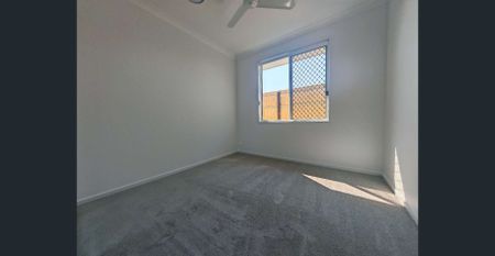 8 Hillside Street, Heathwood, Qld 4110 - Photo 2