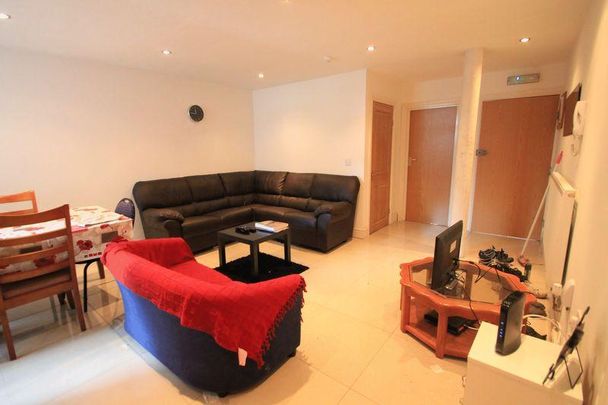 6 bedroom apartment to rent - Photo 1