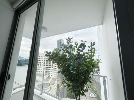 Luxury 2 Bedroom Apartment for Rent in the Centre of Parramatta - Photo 2