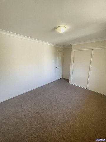 Modern 2 Bedroom Unit in Great Complex - Photo 4