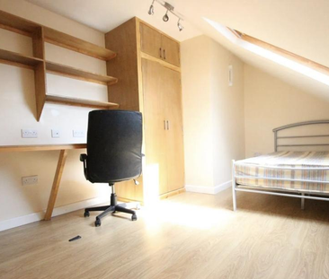 8 bedroom semi-detached house to rent - Photo 3