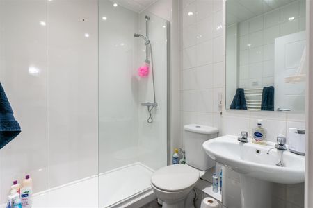 2 bed apartment to rent in Northumberland Street, City Centre, NE1 - Photo 5