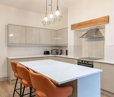 😍 BRAND NEW House Share Available Now! 😍 Room 4 - Photo 2