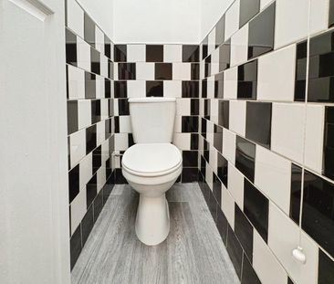 3 bedroom Flat To Let - Photo 6