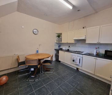 2 Bed Student Accommodation - Photo 3