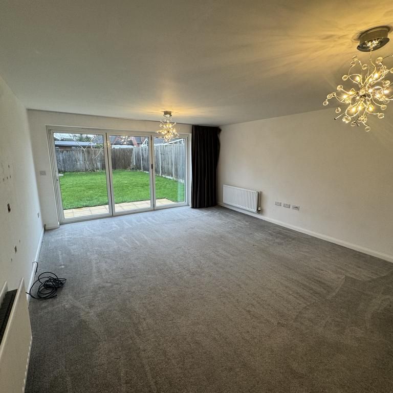 5 bedroom detached house to rent - Photo 1