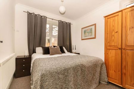 3 bedroom flat to rent - Photo 3