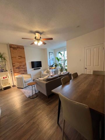 For Lease - 244 Bathurst Street, Toronto, Ontario - Photo 2