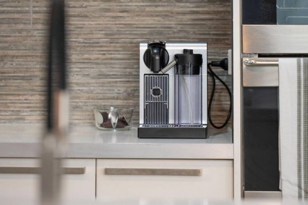 Fully Furnished - Industrial Style City Residence - Photo 1