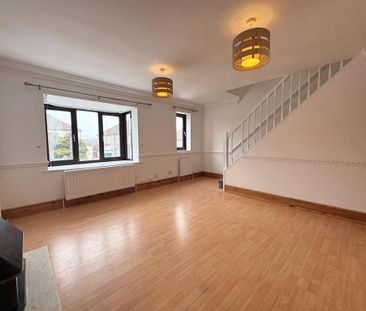 3 bedroom end of terrace house to rent - Photo 2