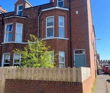 Room's Available August 1st, 34a Delhi Street, Belfast, BT7 3AJ - Photo 2