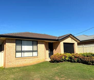 SOUTH TAMWORTH - Three Bedroom Home - Photo 2
