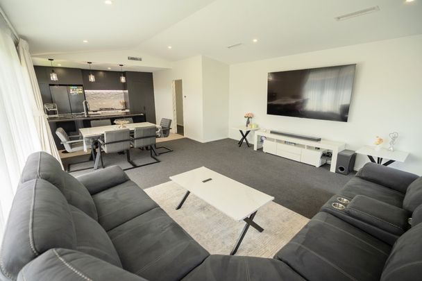 Luxurious High-Spec 4-Bedroom ready to move in before Christmas - Photo 1