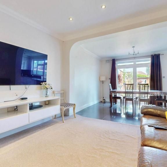 4 bedroom semi-detached house to rent - Photo 1