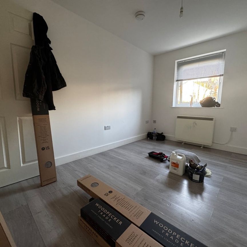 4 Bed Flat, Lake View, SO16 - Photo 1