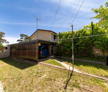 Stunning Three Bedroom Family Home with Pool, Solar and Large Garde... - Photo 5