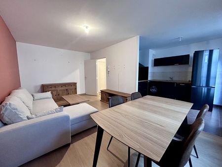 Location Appartement 2 pièces 44m² DOL DE BRETAGNE 35120 - Photo 2