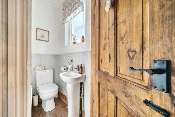 Victoria Road, Barnet, EN4 - Photo 1