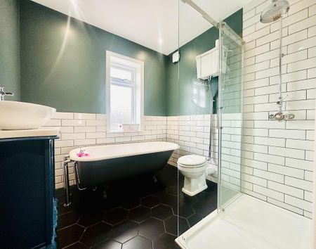 3 bedroom semi-detached house to rent - Photo 2