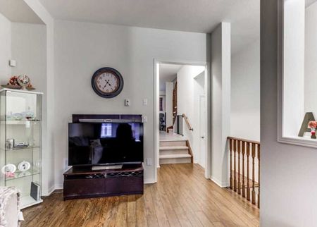 For Lease - 5 Burtonbury Lane, Ajax, Ontario - Photo 2