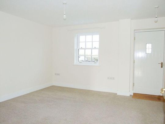 4 bedroom detached house to rent - Photo 1