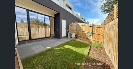 Prestige, Style & Sustainability – Modern Townhouse in Preston Place - Photo 3