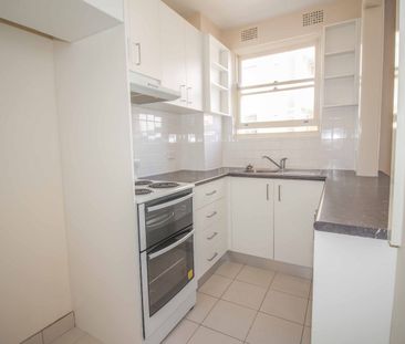 One-Bedroom Unit with Stunning Harbour Views - Photo 1