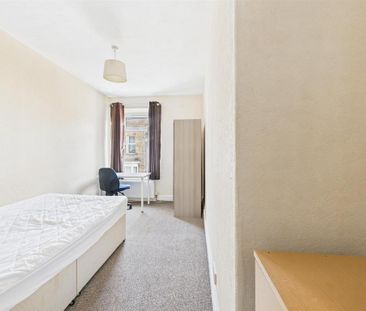 4 bedroom private hall to rent - Photo 3