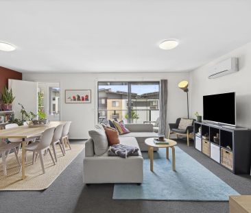 Sun filled apartment - Photo 2