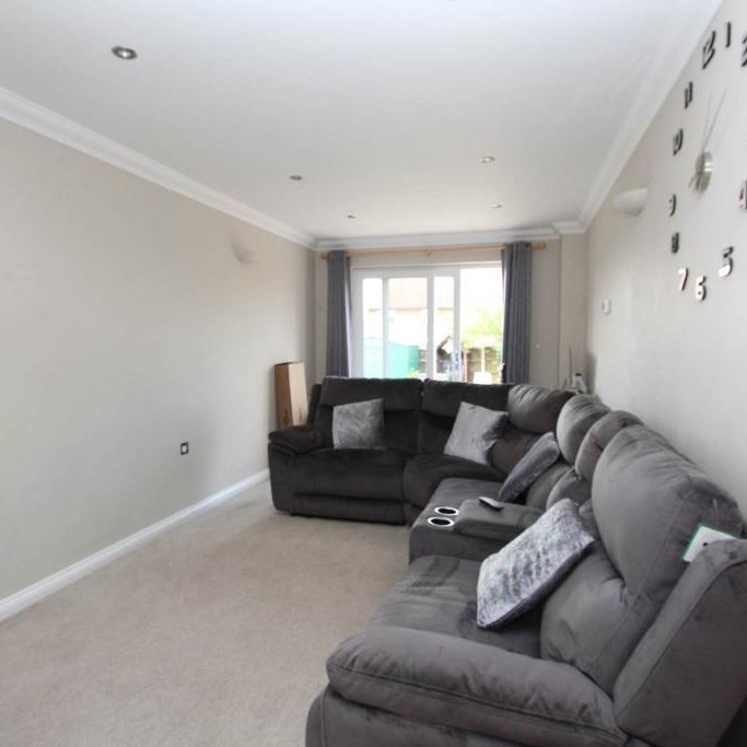 3 bedroom semi-detached house to rent - Photo 1